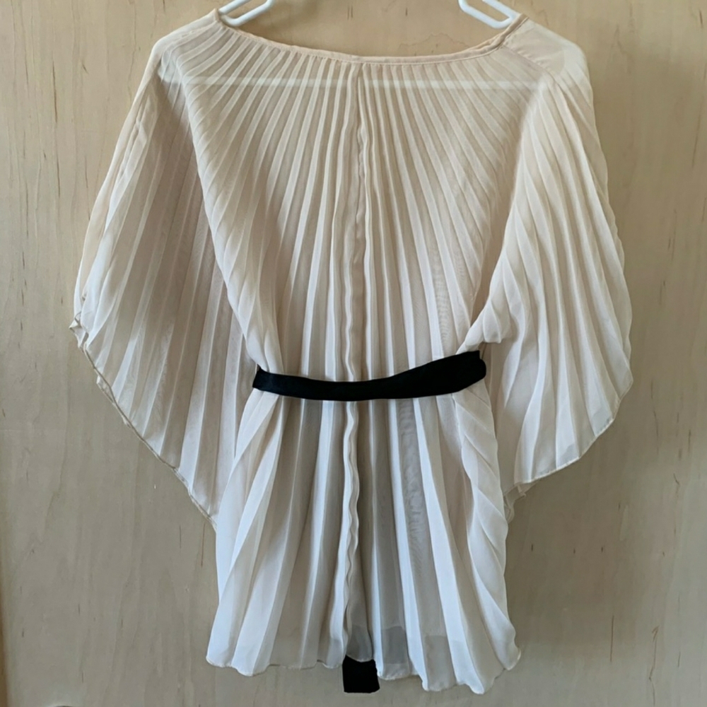 🌷Cream Pleated Top w sash